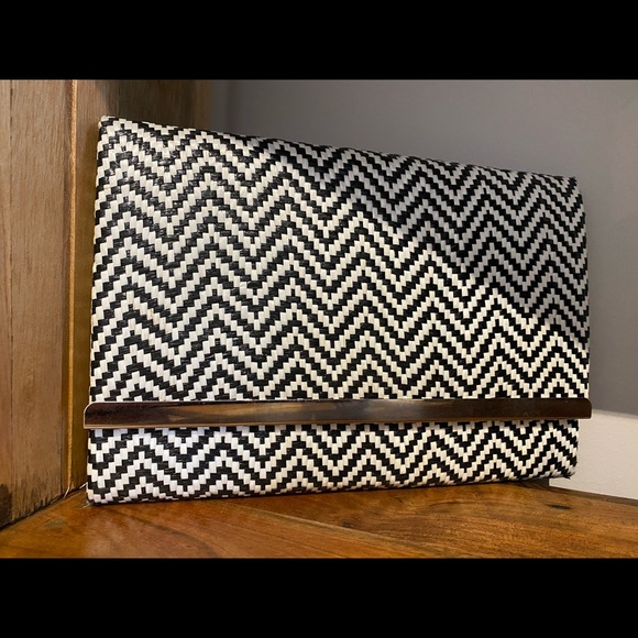 Forever 21 clutch with side chain strap - Picture 5 of 6